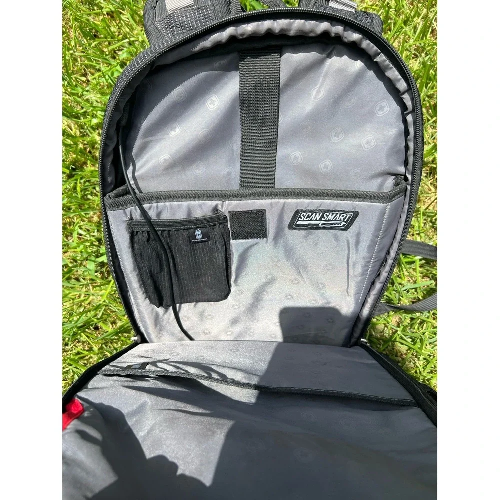 SwissGear Unisex-Adult 5358 USB ScanSmart Laptop Backpack, Black Dot Large